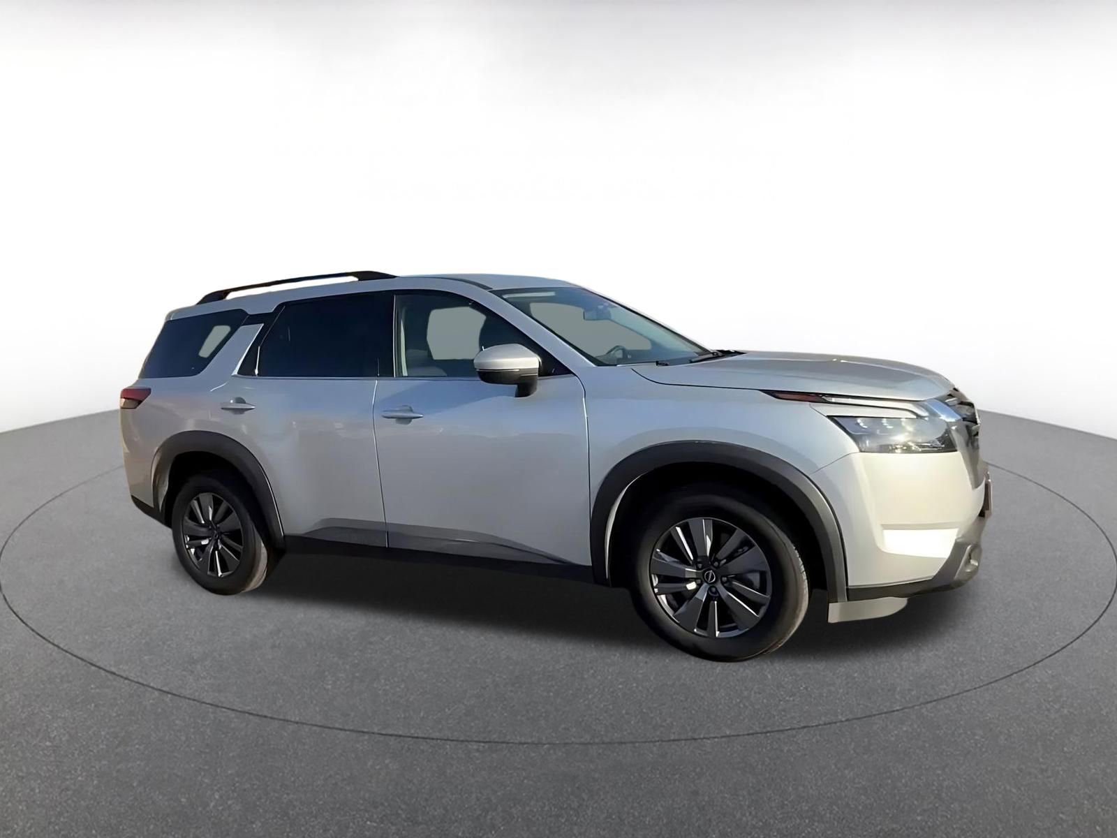 Used 2025 Nissan Pathfinder SV AWD/4WD image 2