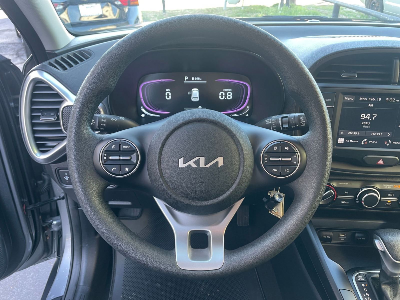 Used 2025 Kia Soul LX w/ LX Technology Package image 25
