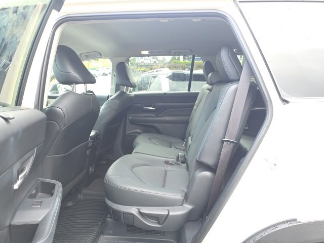 Used 2024 Toyota Grand Highlander Limited image 29