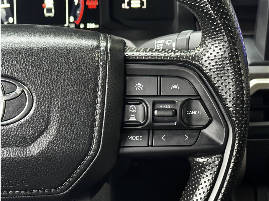 Used 2025 Toyota Tacoma SR5 AWD/4WD image 21