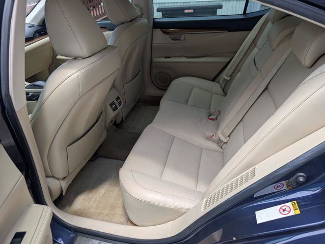 Used 2014 Lexus ES 300h w/ Luxury Package w/Bamboo Trim FWD image 12