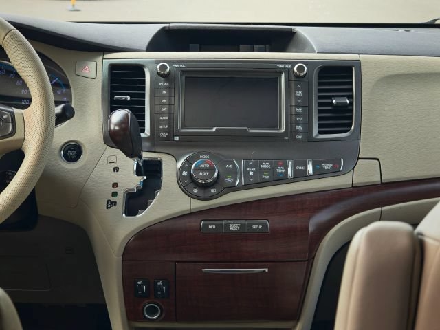 Used 2011 Toyota Sienna XLE w/ XLE Navigation Pkg FWD image 34