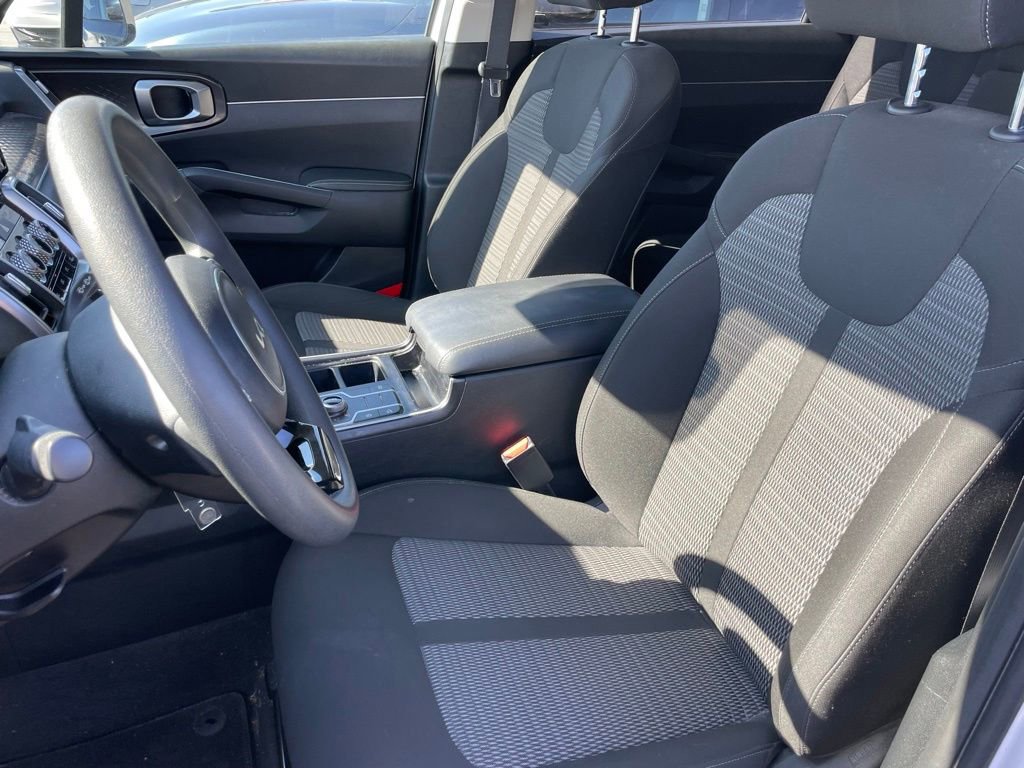 Used 2023 Kia Sorento LX image 6