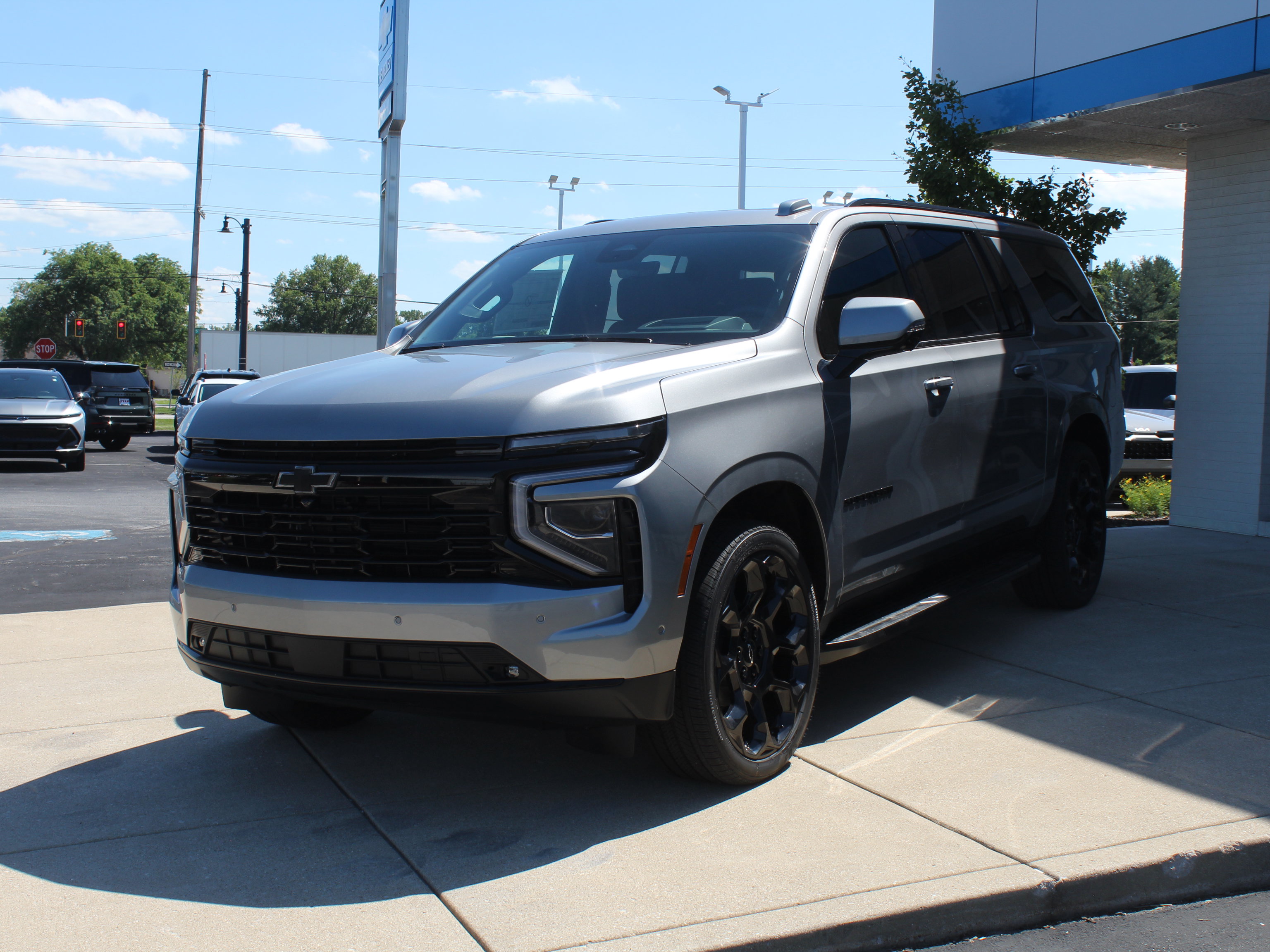 New 2026 Chevrolet Suburban RST AWD/4WD image 7