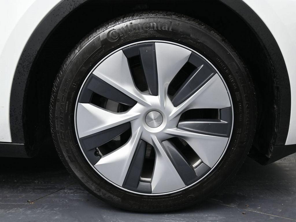 Used 2023 Tesla Model Y Long Range image 13