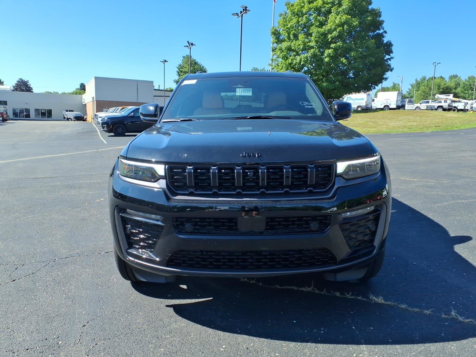 New 2026 Jeep Grand Cherokee Summit w/ Obsidian Package AWD/4WD image 2