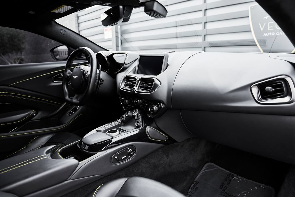 Used 2023 Aston Martin V8 Vantage Coupe RWD image 33