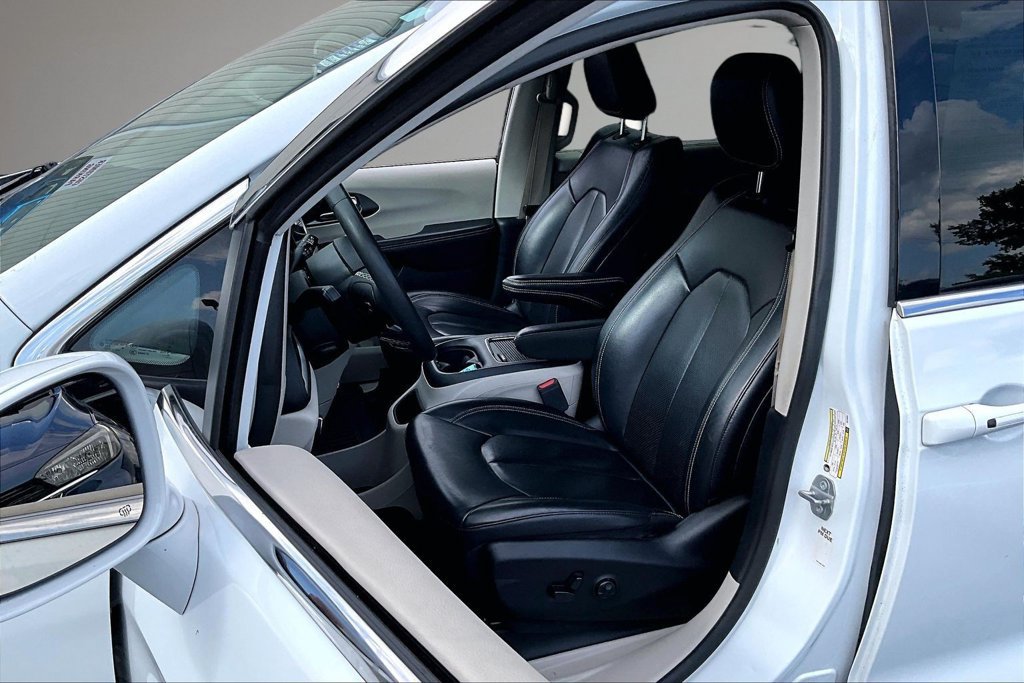 Used 2022 Chrysler Pacifica Touring-L FWD image 22