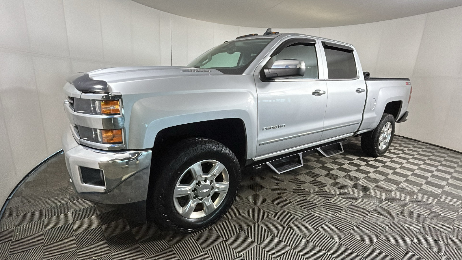 Used 2019 Chevrolet Silverado 2500 LTZ w/ Duramax Plus Package AWD/4WD image 8