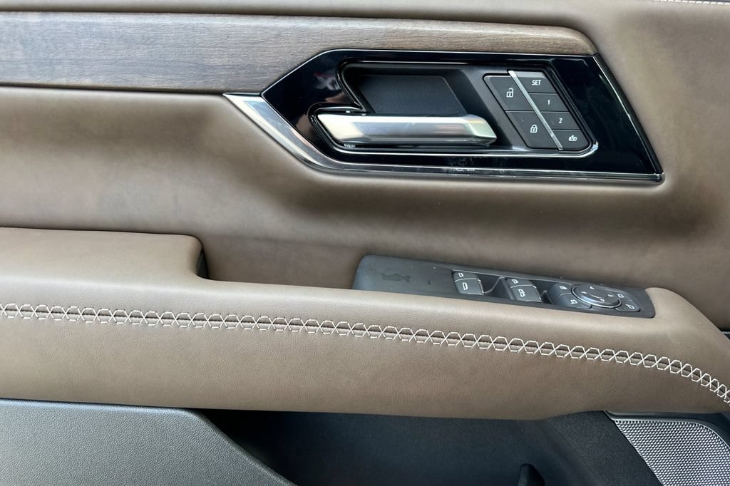 New 2026 GMC Yukon Denali Ultimate AWD/4WD image 11