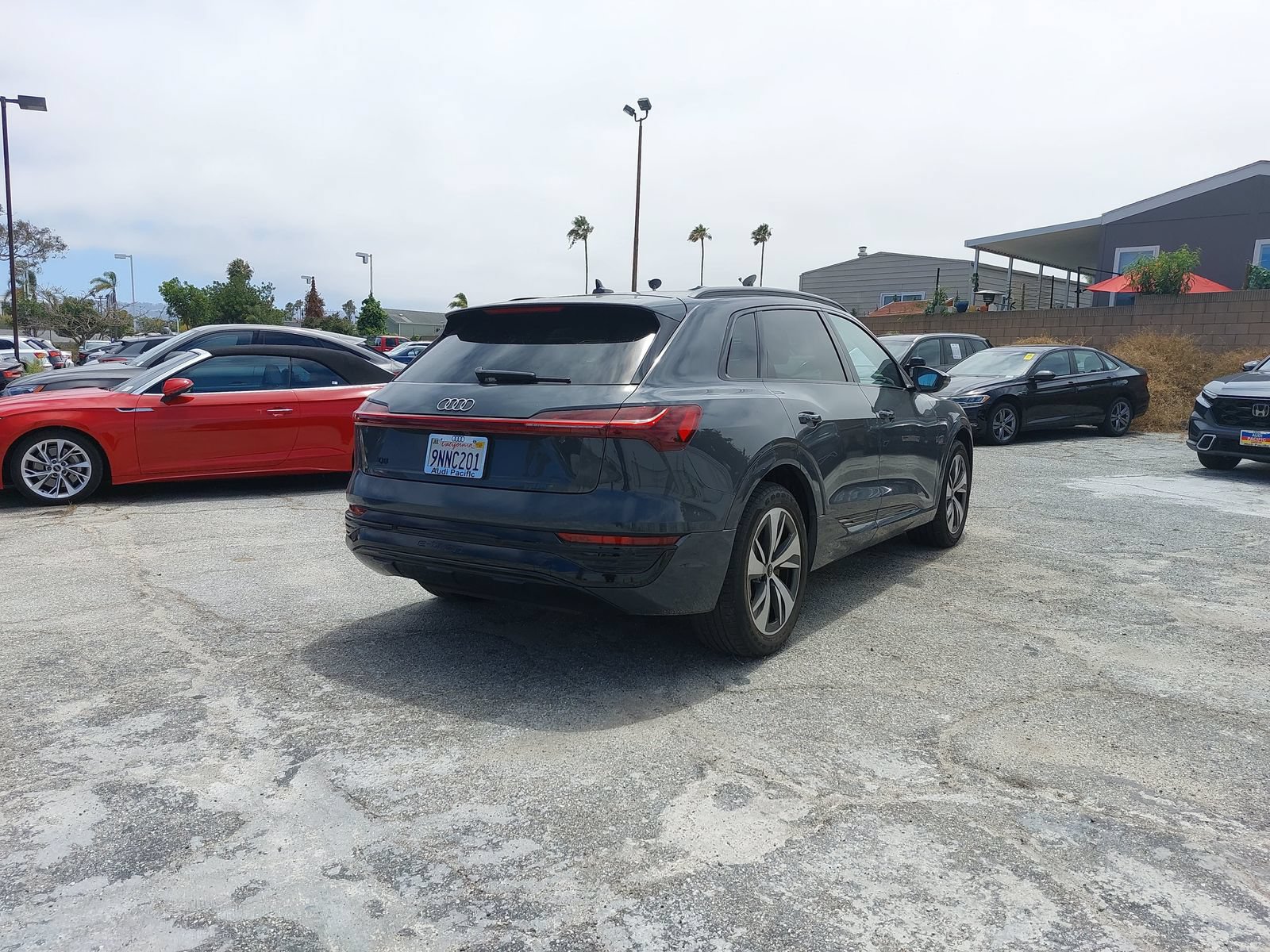 Used 2024 Audi Q8 e-tron Premium Plus AWD/4WD image 3