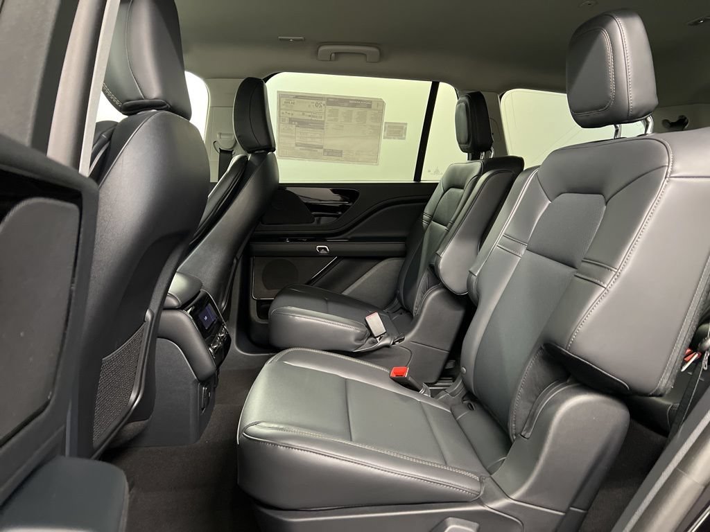 Used 2026 Lincoln Aviator AWD image 33