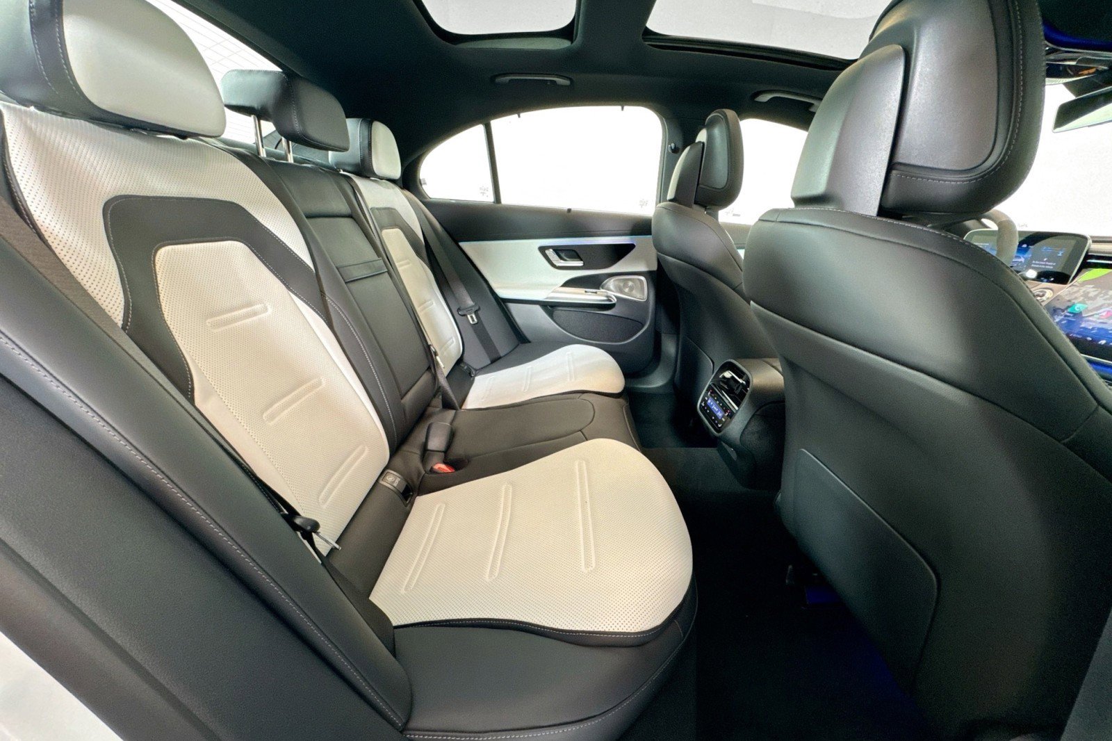 New 2026 Mercedes-Benz E 53 AMG e 4MATIC Sedan image 25