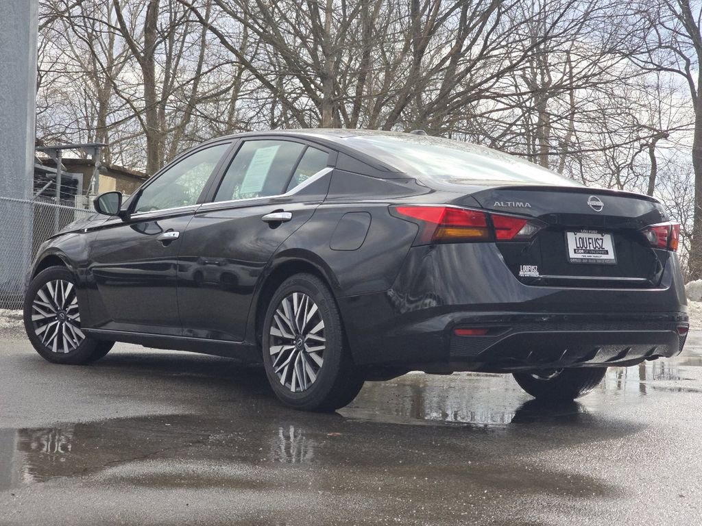 Used 2024 Nissan Altima 2.5 SV image 10