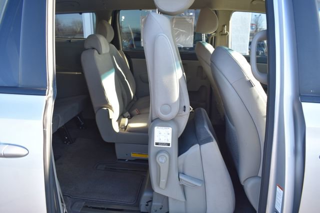 Used 2016 Kia Sedona LX w/ Option Group 020 image 40