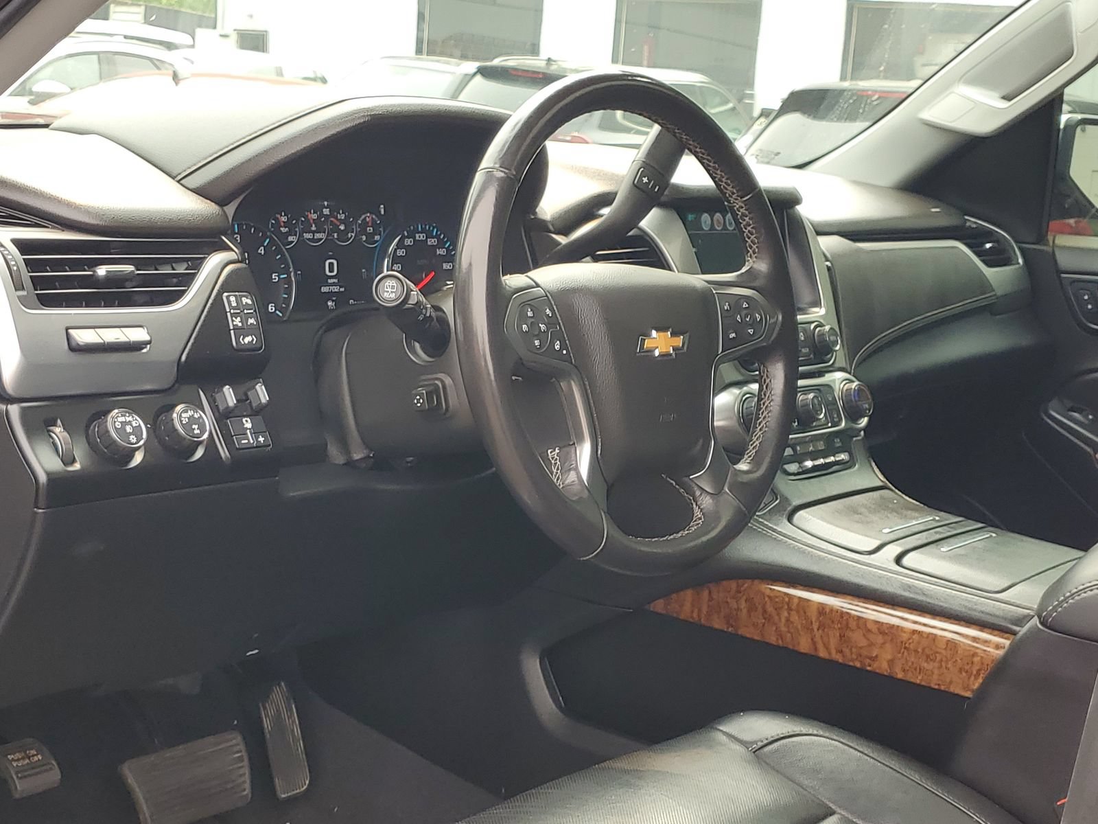 Used 2020 Chevrolet Suburban Premier w/ Premier 6.2L Value Package AWD/4WD image 17