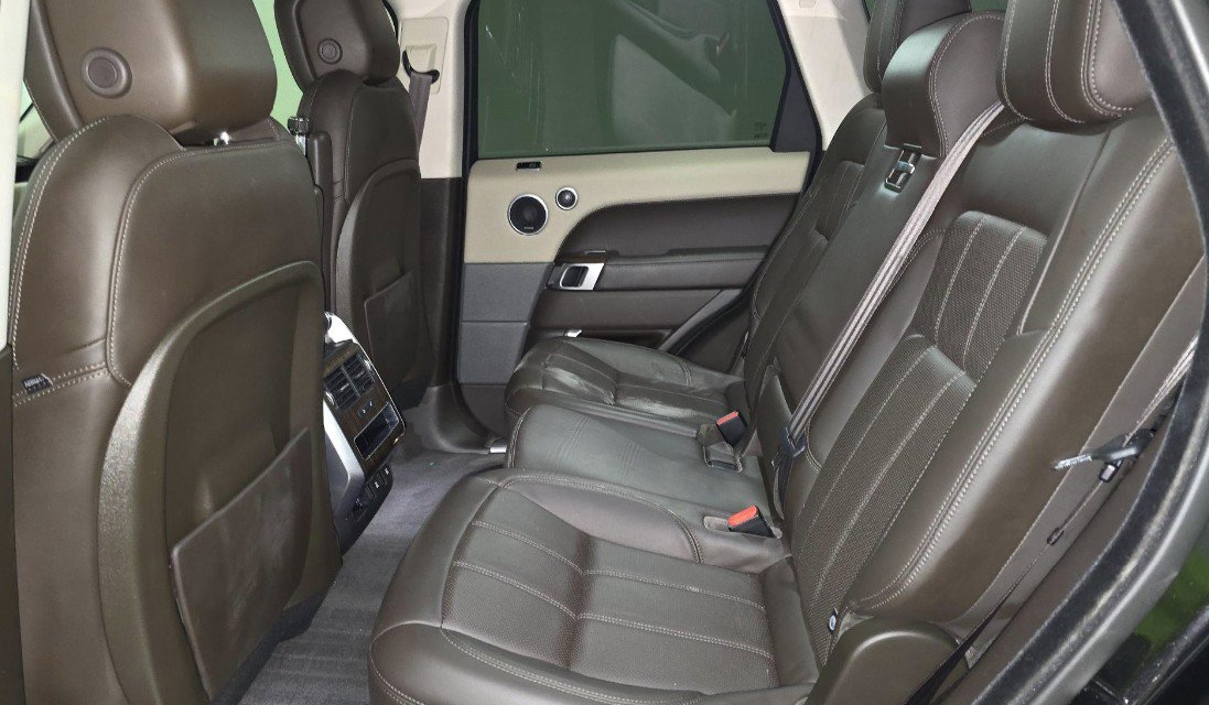 Used 2020 Land Rover Range Rover Sport HSE image 7