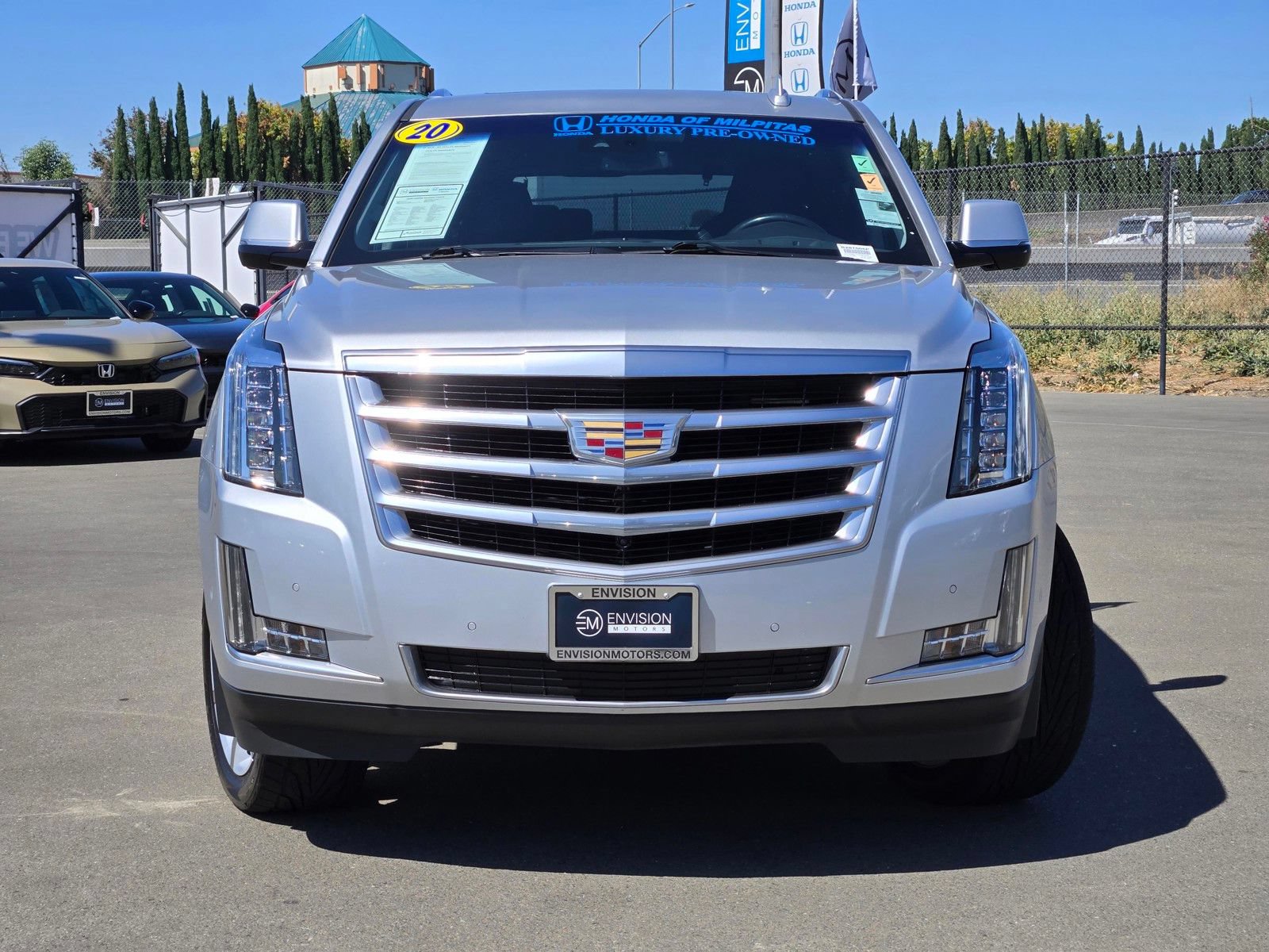 Used 2020 Cadillac Escalade Luxury RWD image 2