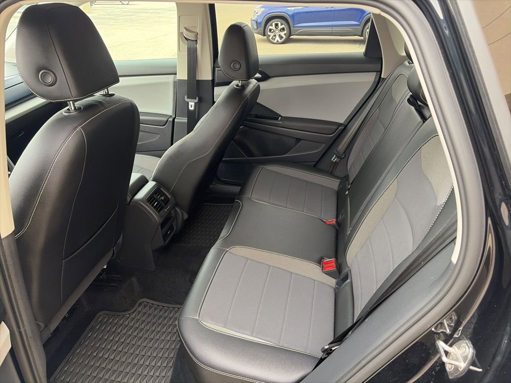 Certified 2022 Volkswagen Taos SE image 13