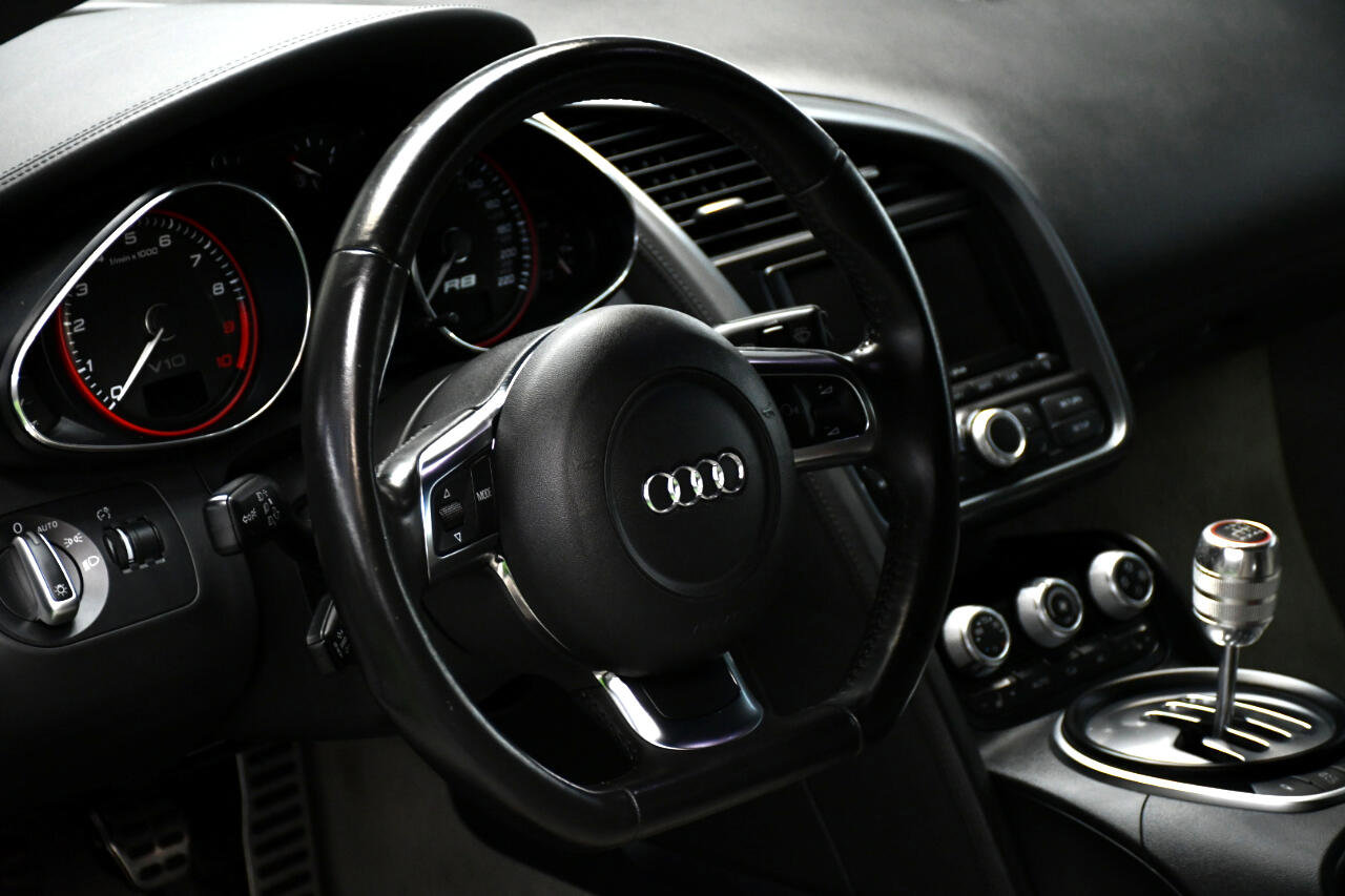 Used 2011 Audi R8 V10 image 33