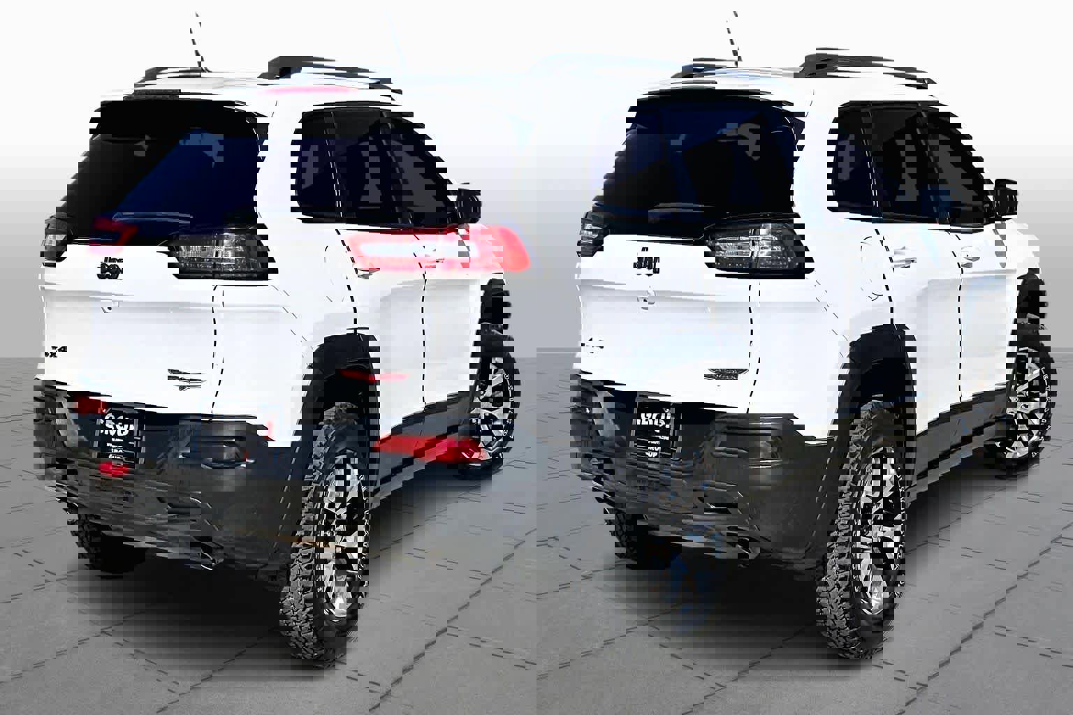 Used 2015 Jeep Cherokee Trailhawk w/ Comfort/Convenience Group image 13