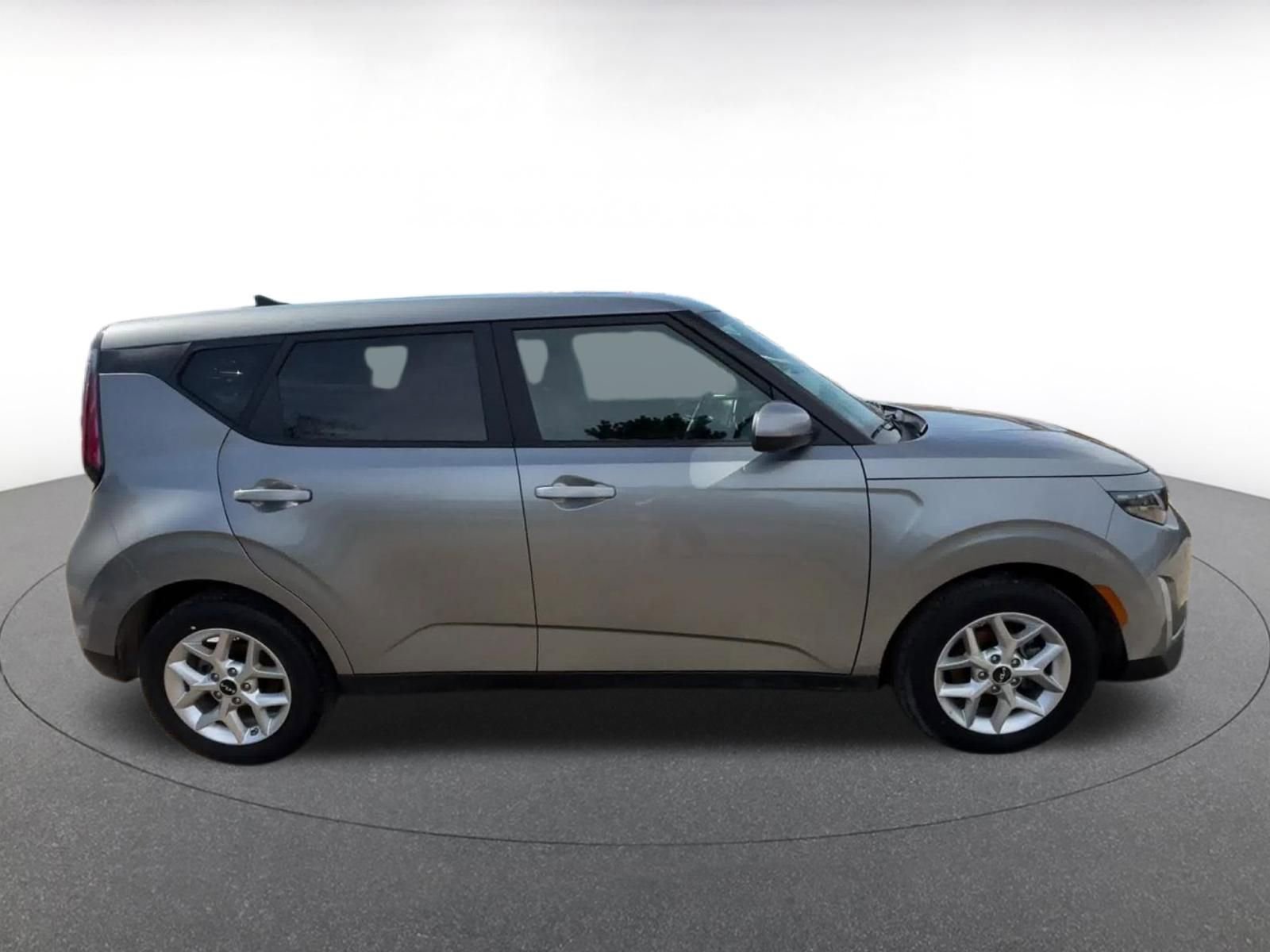 Used 2025 Kia Soul LX w/ LX Technology Package image 16