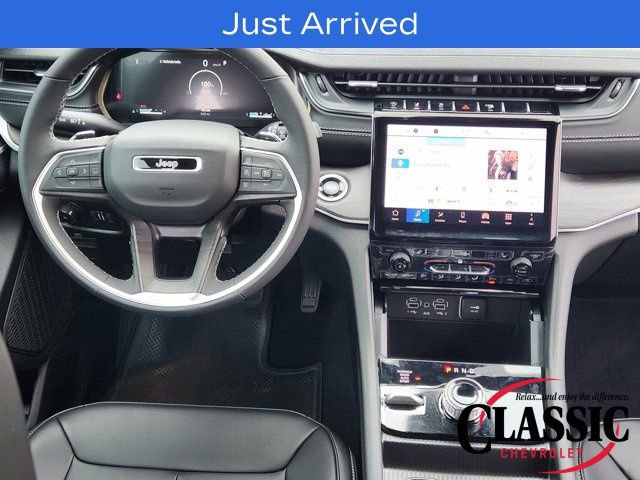 Used 2025 Jeep Grand Cherokee Limited image 36