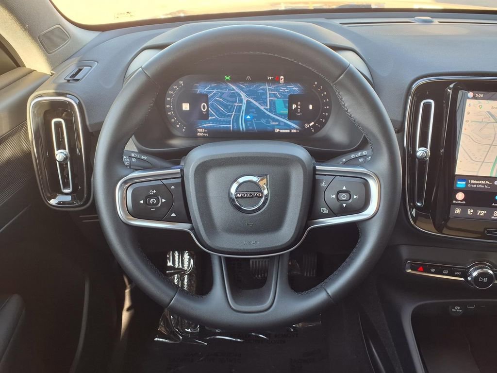 Certified 2025 Volvo XC40 B5 Core AWD/4WD image 13