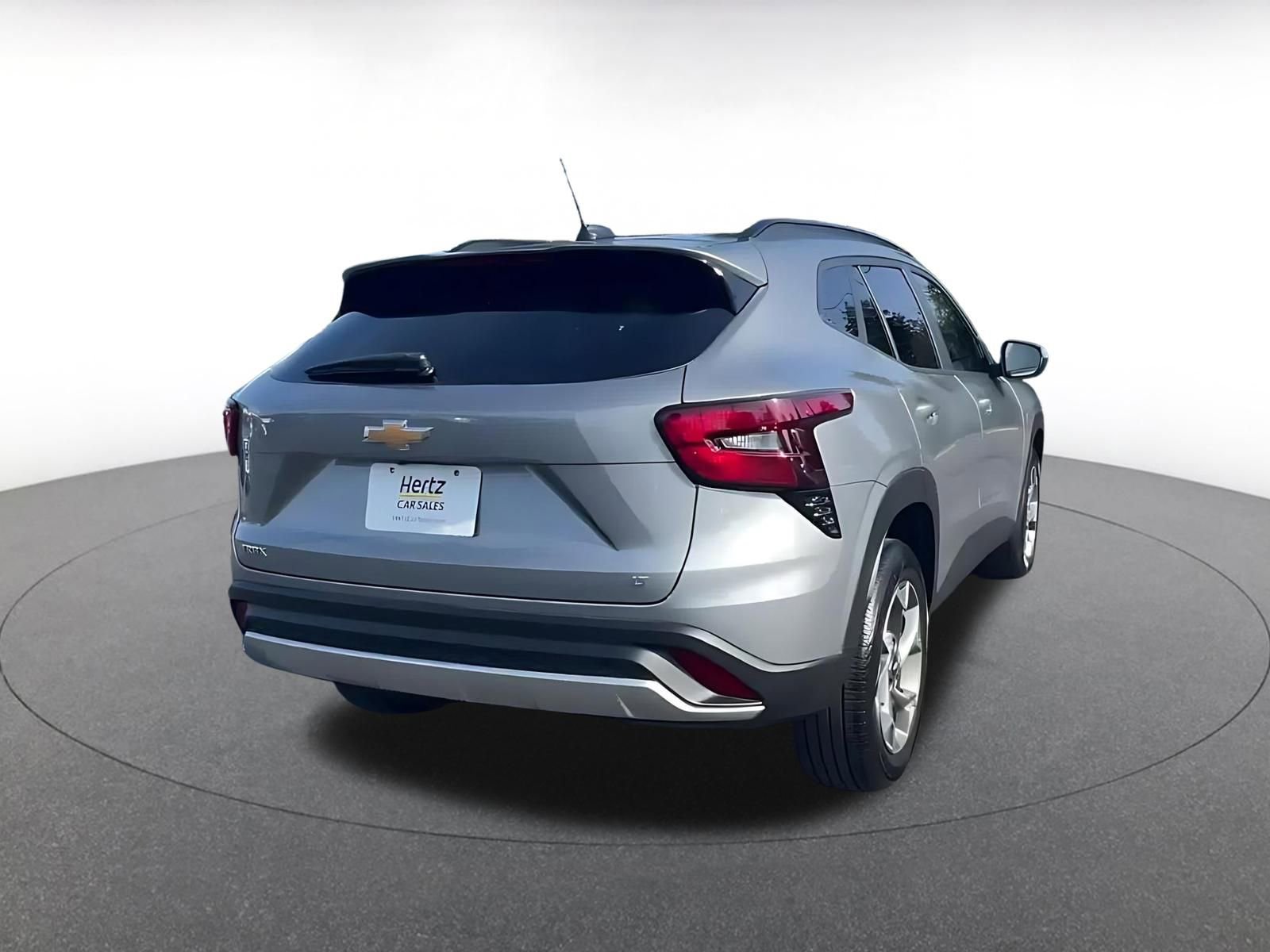 Used 2025 Chevrolet Trax LT w/ LT Convenience Package image 14