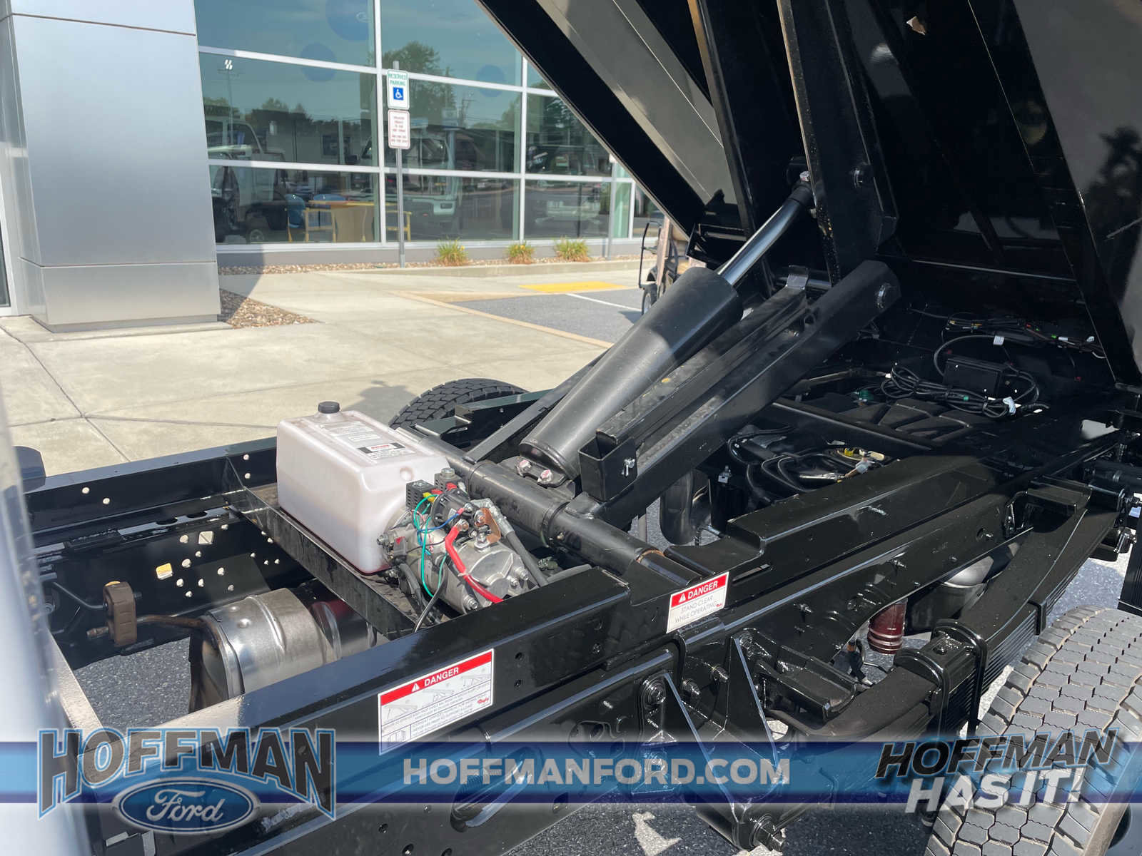 New 2025 Ford F550 4x4 Regular Cab Super Duty image 7