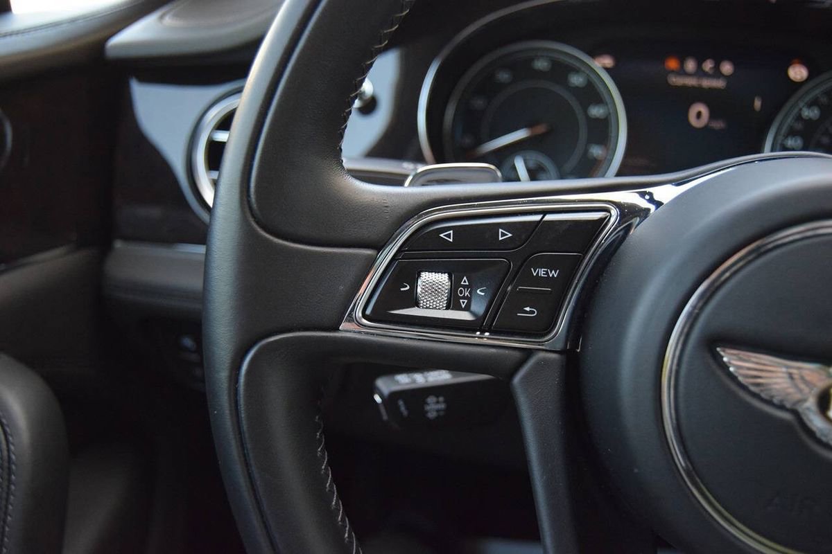 Used 2019 Bentley Bentayga image 17