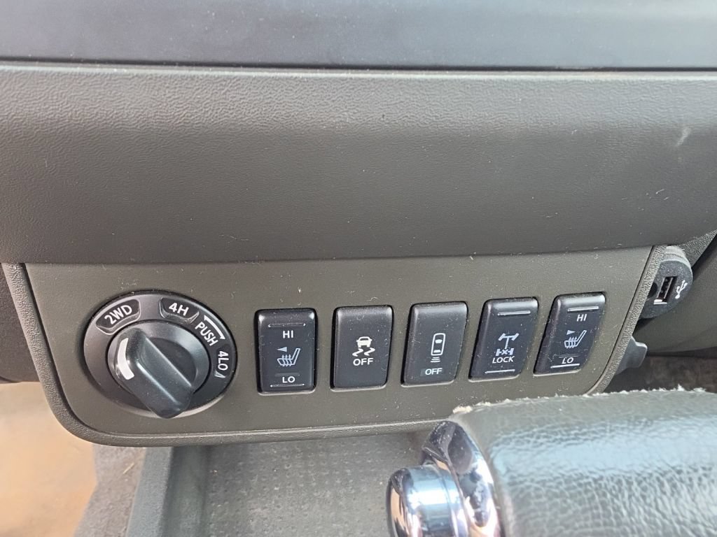 Used 2018 Nissan Frontier PRO-4X AWD/4WD image 15