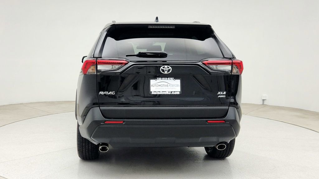 Used 2020 Toyota RAV4 XLE Premium image 6