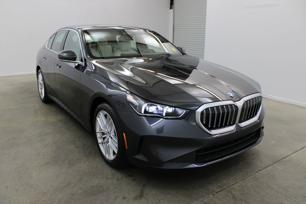 Used 2024 BMW 530i w/ Convenience Package image 5