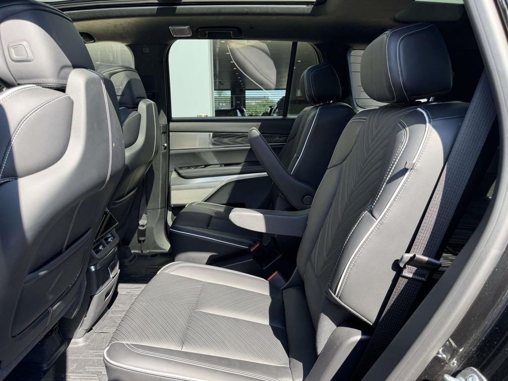 Certified 2026 Cadillac Vistiq Platinum w/ LPO, Floor Liner Package AWD/4WD image 16
