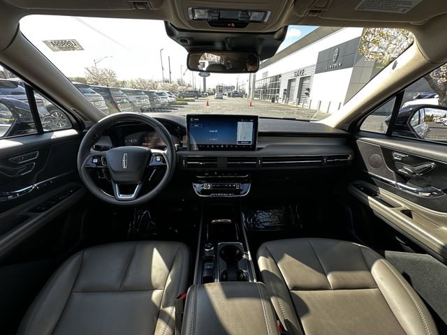 Certified 2025 Lincoln Corsair AWD image 3