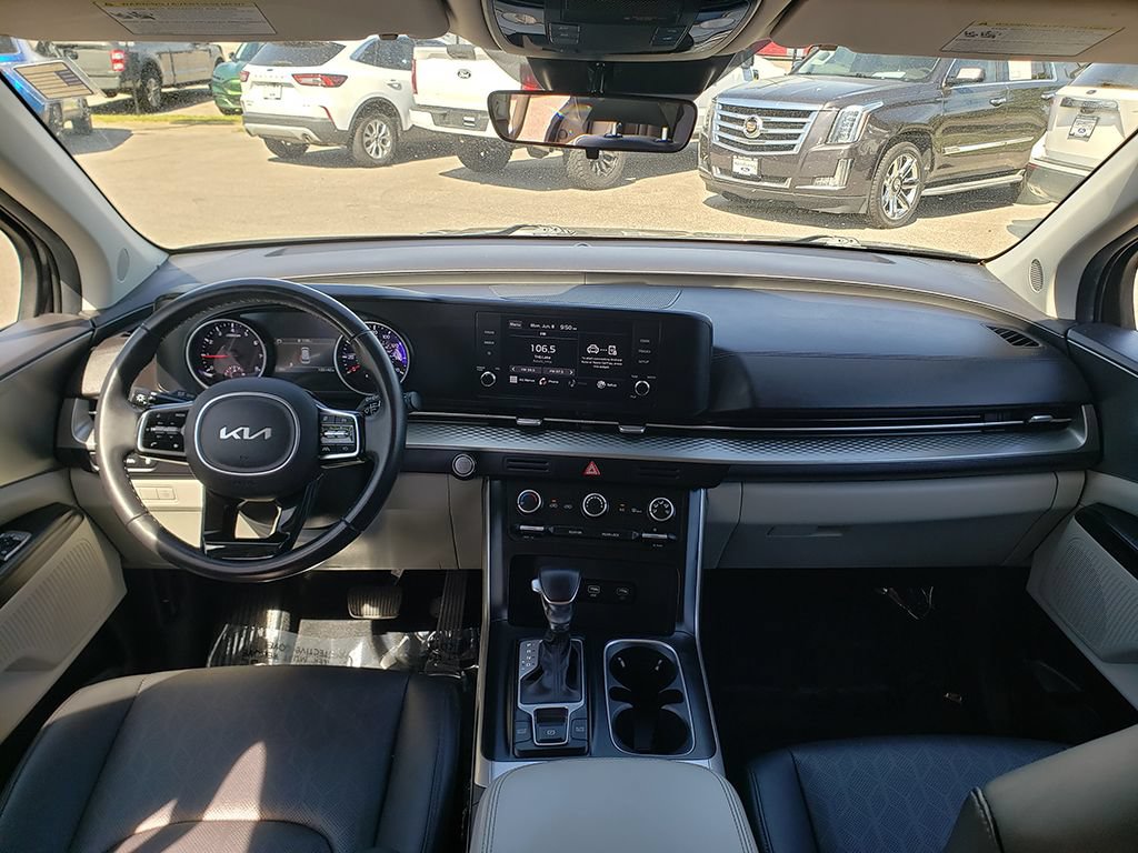 Used 2022 Kia Carnival LX FWD image 12