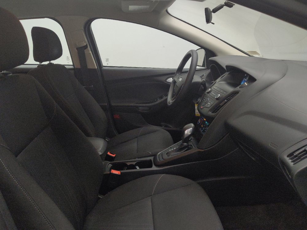 Used 2018 Ford Focus SE w/ SE Appearance Package FWD image 21