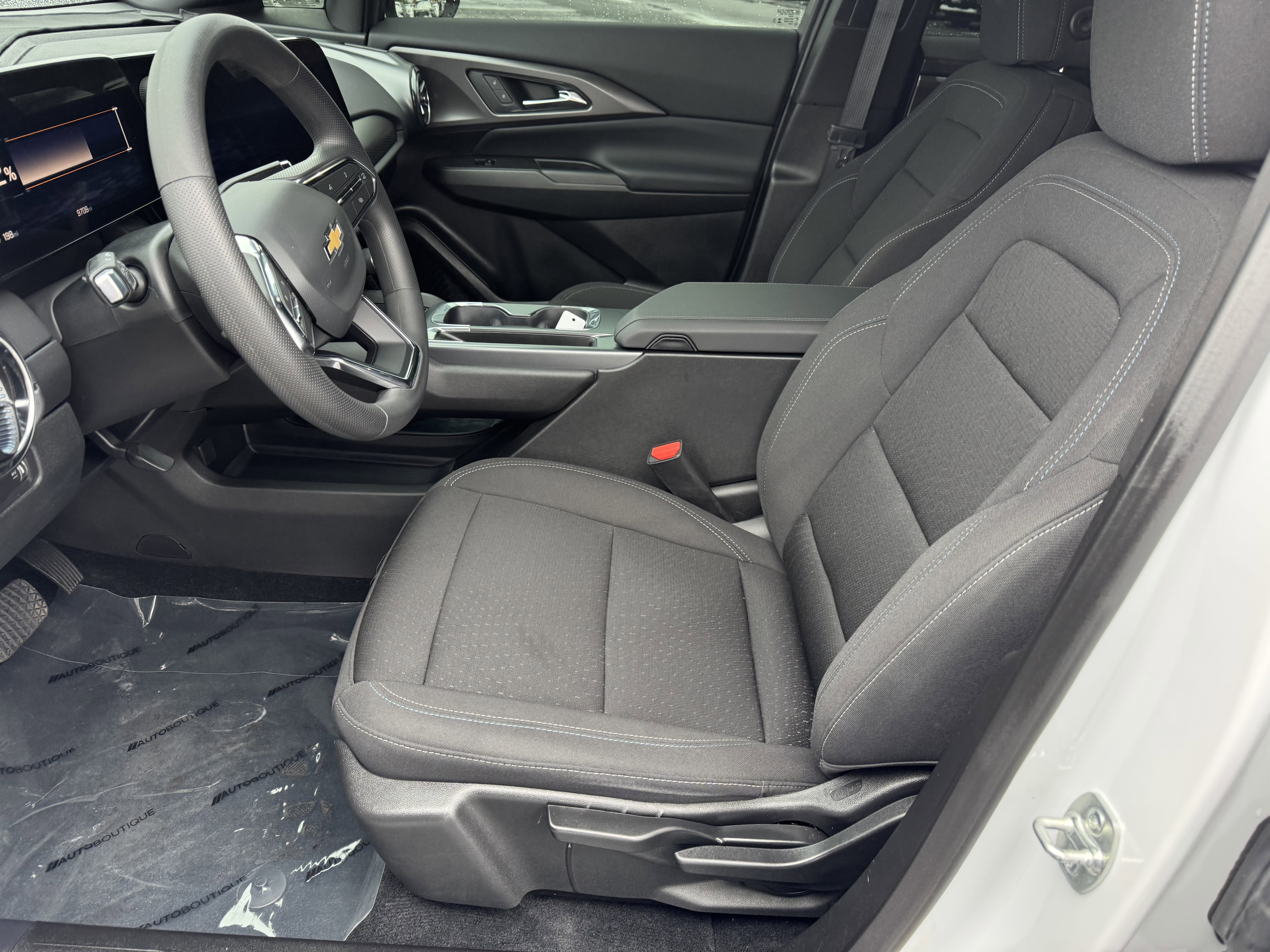 Used 2025 Chevrolet Equinox EV LT image 9