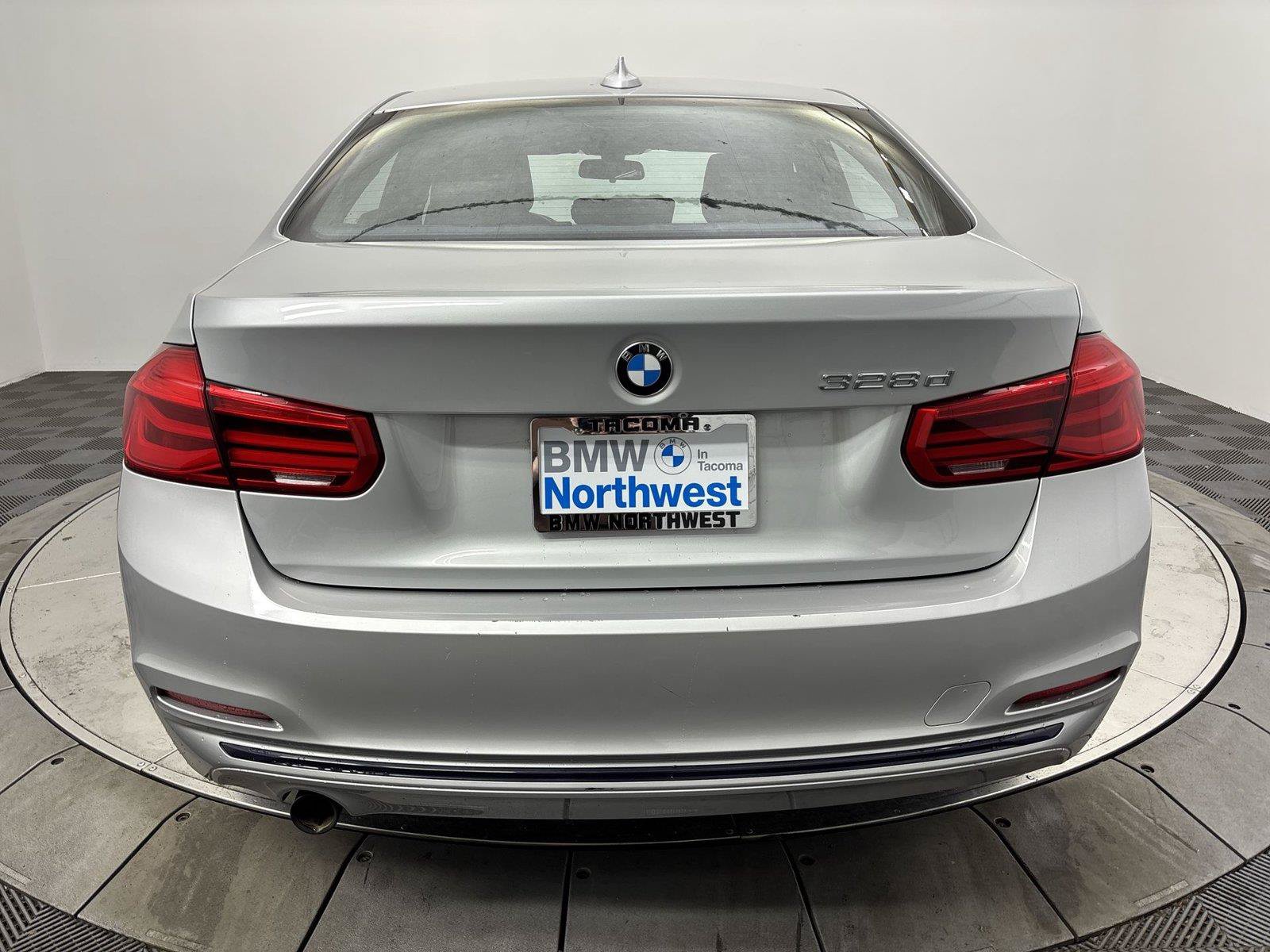 Used 2018 BMW 328d Sedan RWD image 15