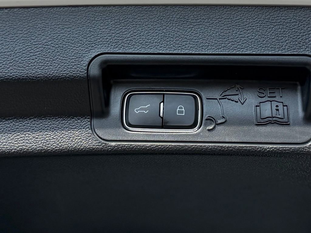 Certified 2023 Ford Explorer Limited image 11