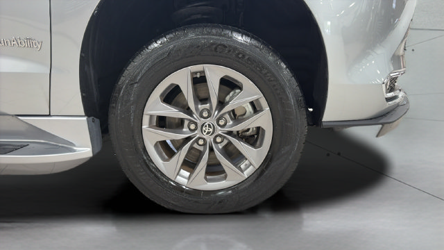 Used 2023 Toyota Sienna XLE FWD image 24