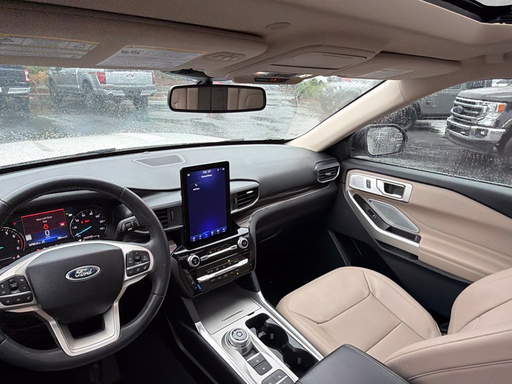 Used 2024 Ford Explorer Limited w/ Limited Technology Package RWD image 13