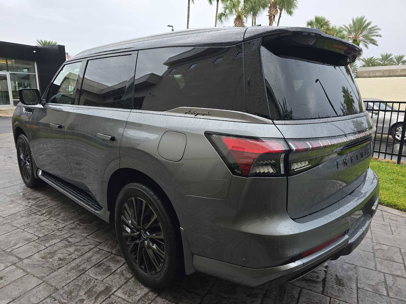 New 2026 INFINITI QX80 Autograph w/ Premium Cargo Package image 7