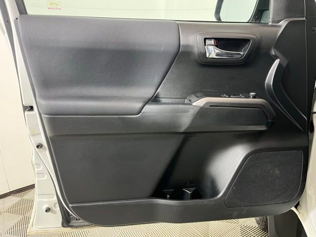 Used 2017 Toyota Tacoma TRD Sport w/ Tow Package (A/T) image 10
