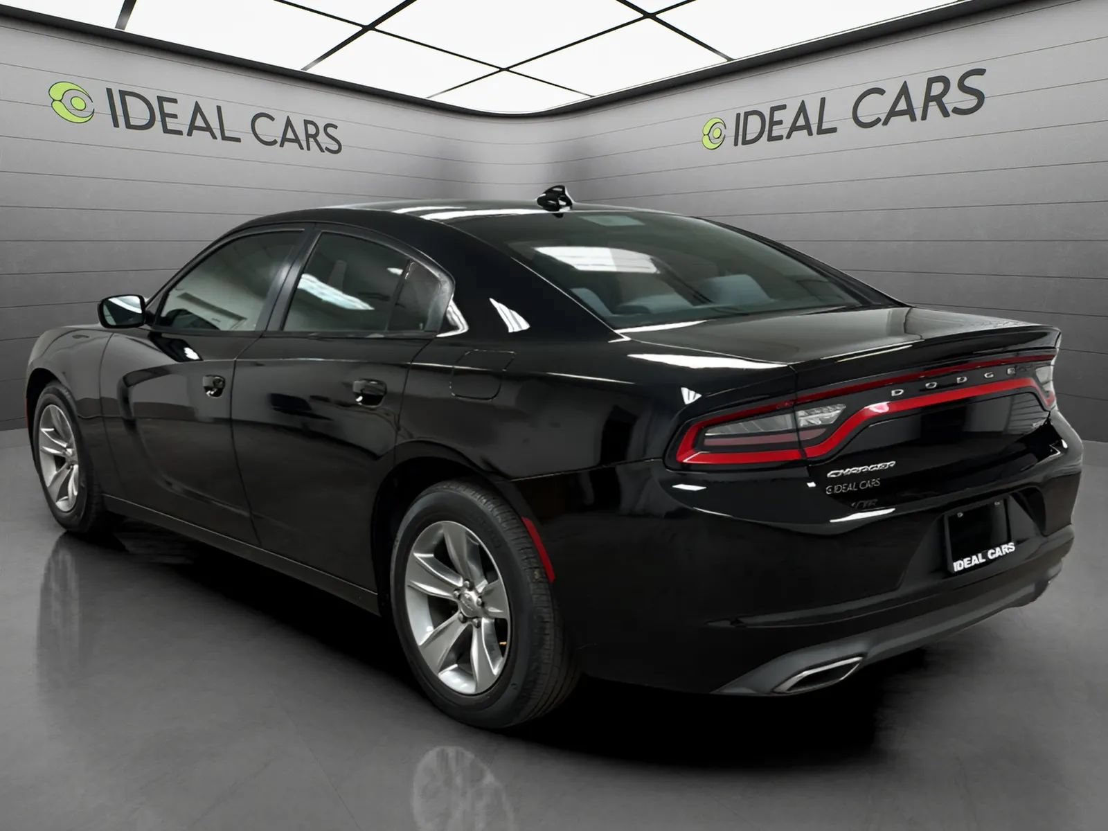 Used 2016 Dodge Charger SXT RWD image 7