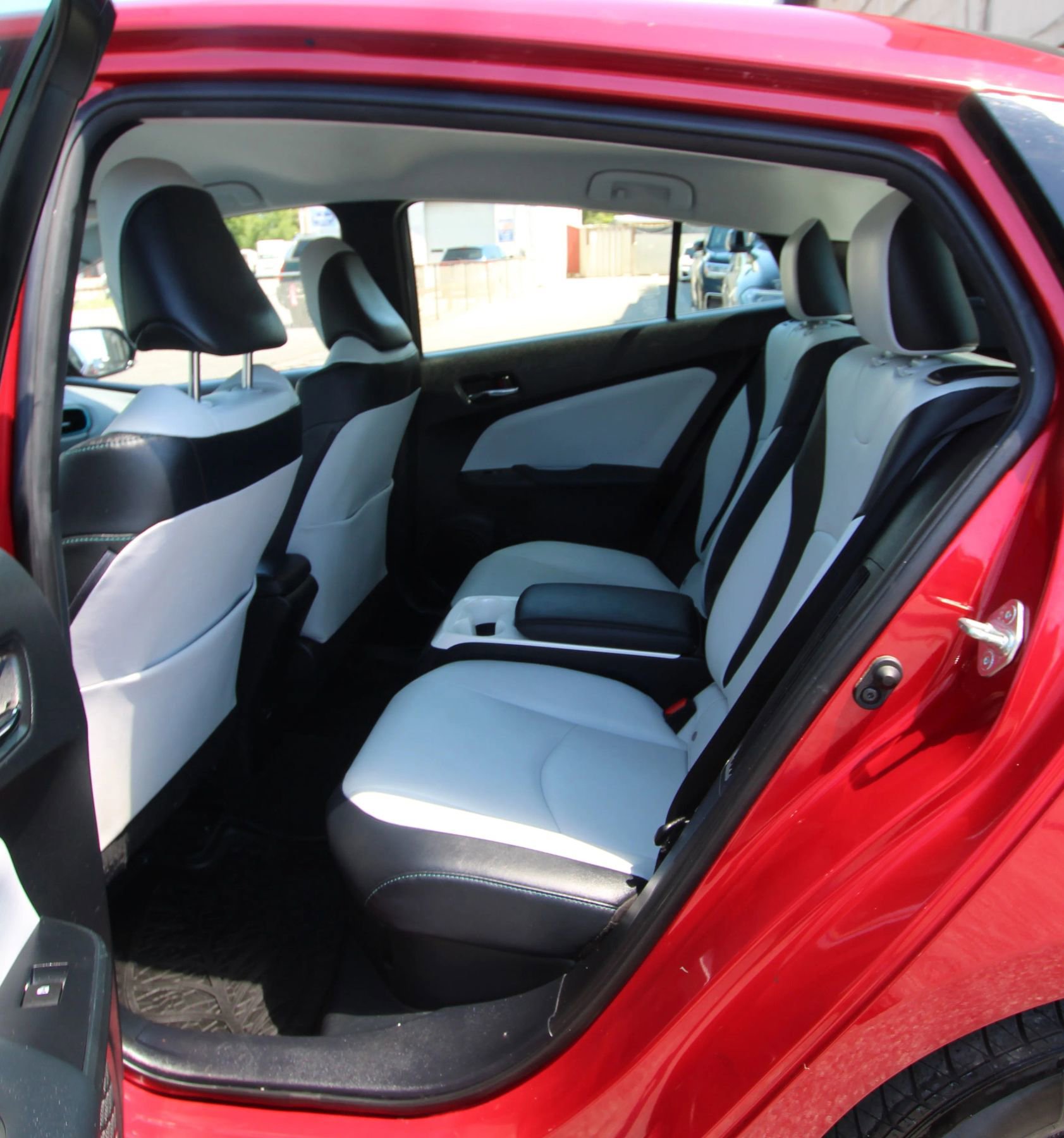 Used 2018 Toyota Prius Prime Advanced FWD image 11