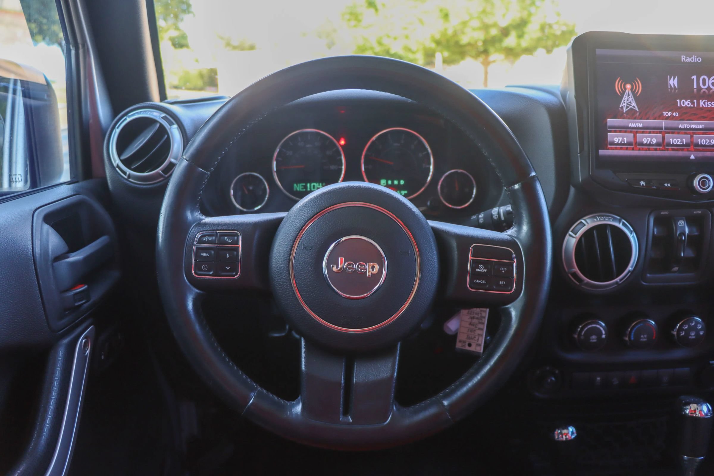 Used 2015 Jeep Wrangler Unlimited Sahara w/ Connectivity Group AWD/4WD image 25