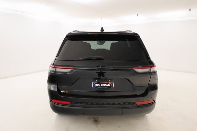 Used 2023 Jeep Grand Cherokee Altitude image 4