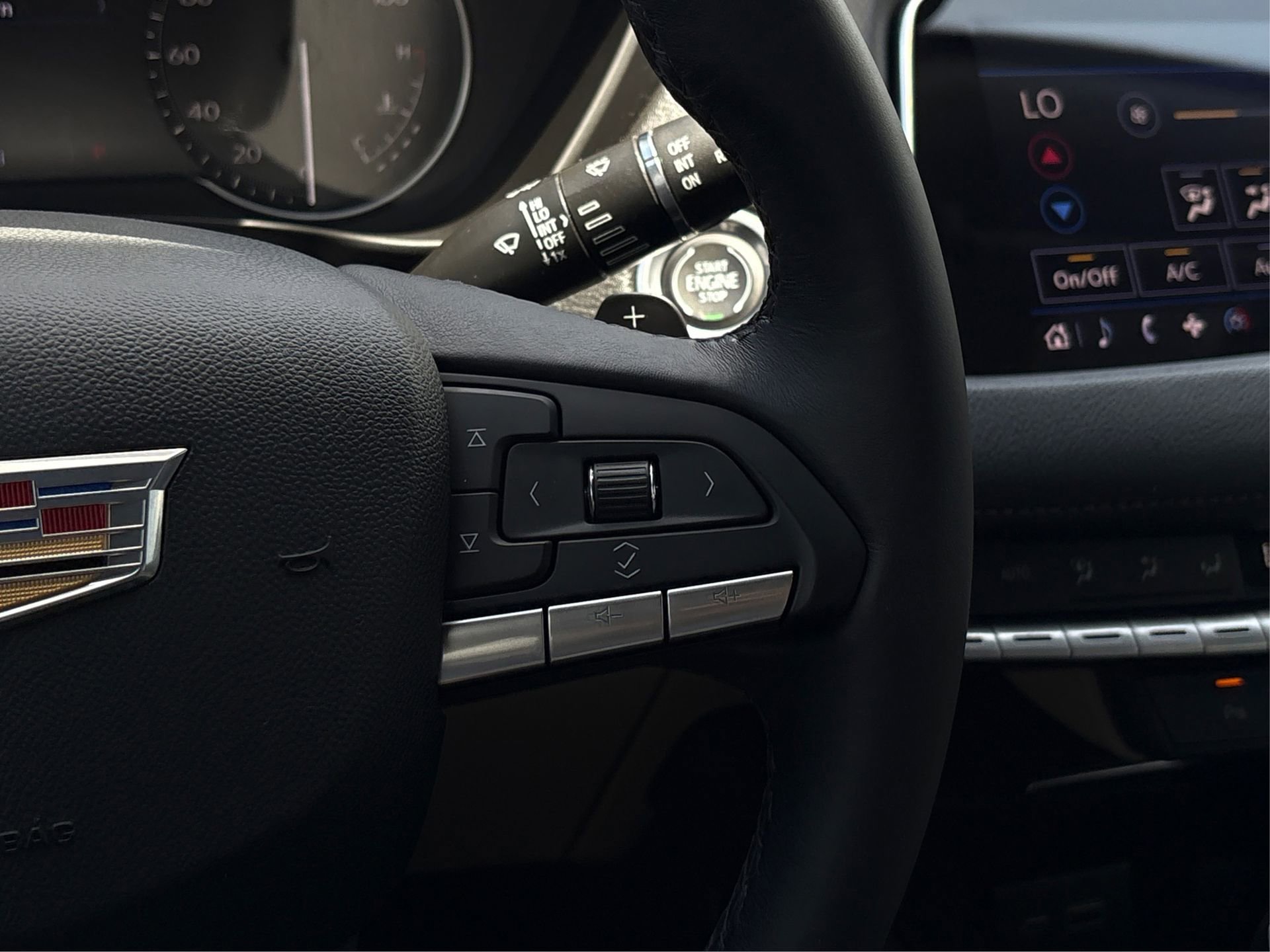 Used 2023 Cadillac XT4 Luxury w/ Driver Awareness Package FWD image 28